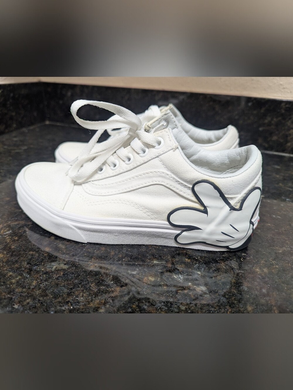 Women's Disney x Vans Old Skool 'Mickey' Size 7